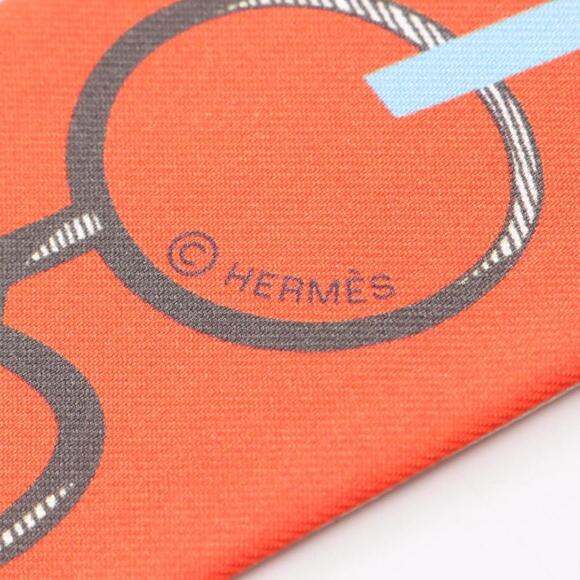 HERMES Cream Silk Scarf - Picture 2 of 3